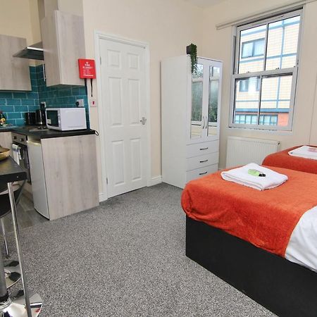 Lovely Twin Bed Studio Near Coventry Shopping Centre Exterior photo