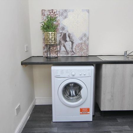 Lovely Twin Bed Studio Near Coventry Shopping Centre Exterior photo